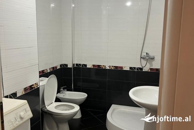 Shtepi me qera Apartament ne Tirane, 1+1, Mobilimi E mobiluar, Pagesa 380  Euro.