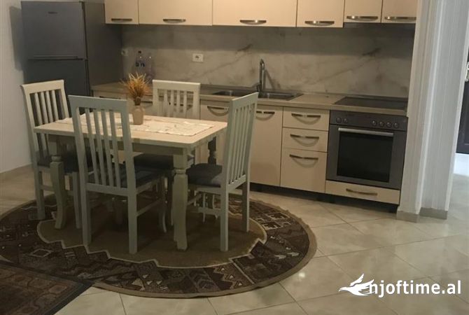Shtepi me qera 2+1 ne Tirane - 400 Euro