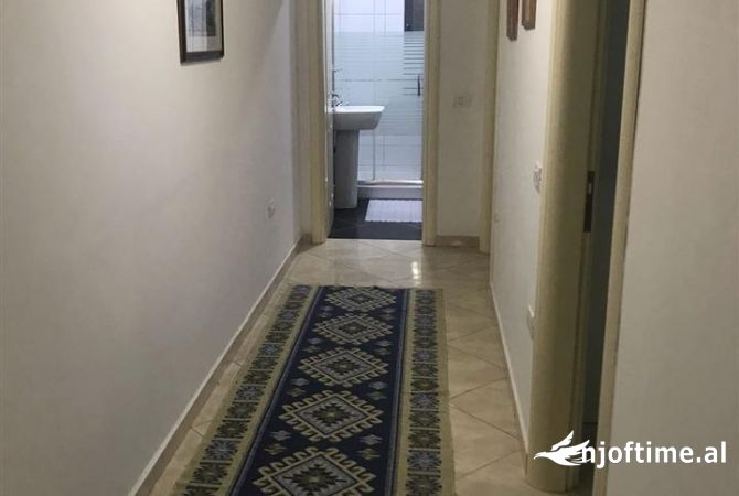 Shtepi me qera Apartament ne Tirane, 2+1, Mobilimi E mobiluar, Pagesa 400  Euro.