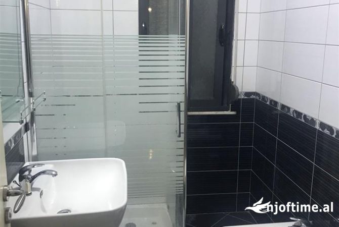 Shtepi me qera Apartament ne Tirane, 2+1, Mobilimi E mobiluar, Pagesa 400  Euro.