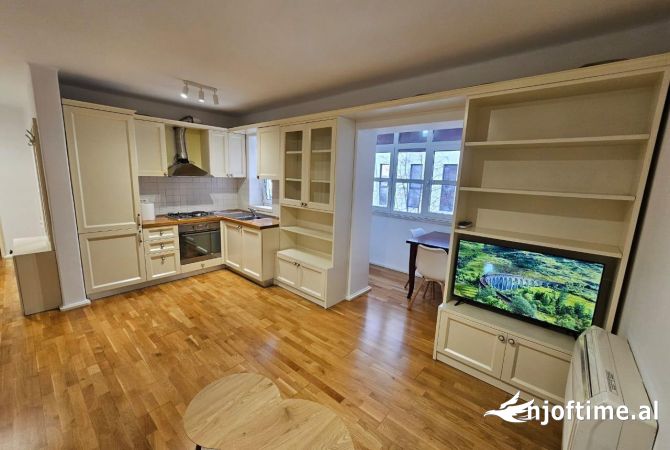 Shtepi me qera Apartament ne Tirane, 1+1, Mobilimi E mobiluar, Pagesa 450  Euro.