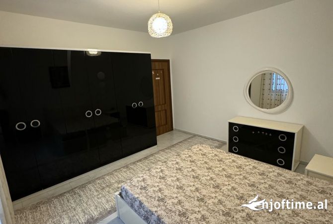 Shtepi me qera Apartament ne Tirane, 2+1, Mobilimi E mobiluar, Pagesa 500  Euro.