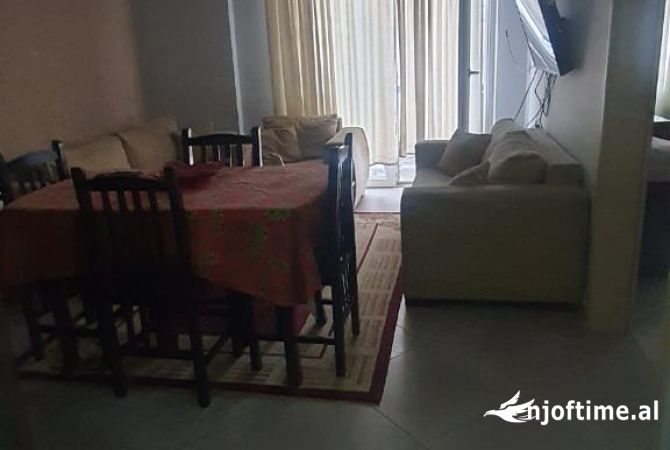 Shtepi me qera Apartament ne Tirane, 1+1, Mobilimi E mobiluar, Pagesa 300  Euro.