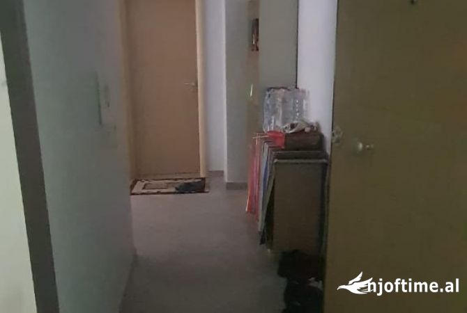 Shtepi me qera Apartament ne Tirane, 1+1, Mobilimi E mobiluar, Pagesa 300  Euro.
