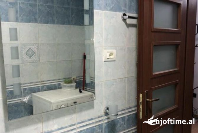 Shtepi me qera Apartament ne Tirane, 1+1, Mobilimi E mobiluar, Pagesa 630  Euro.