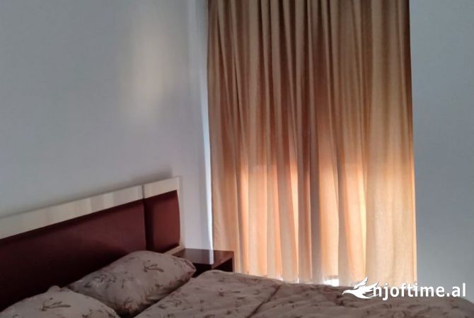 Shtepi me qera Apartament ne Tirane, 2+1, Mobilimi E mobiluar, Pagesa 500  Euro.