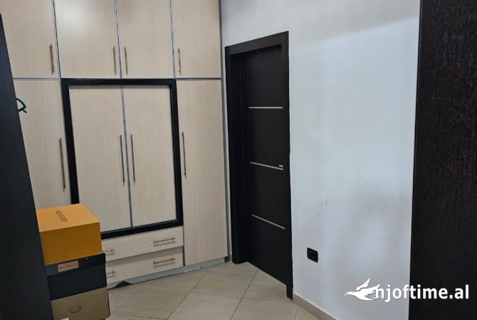 Shtepi me qera Apartament ne Tirane, 1+1, Mobilimi E mobiluar, Pagesa 440  Euro.