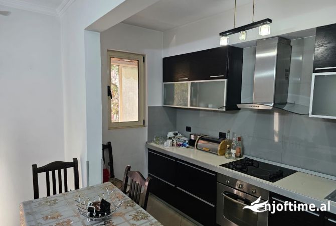 Shtepi me qera Apartament ne Tirane, 1+1, Mobilimi E mobiluar, Pagesa 440  Euro.