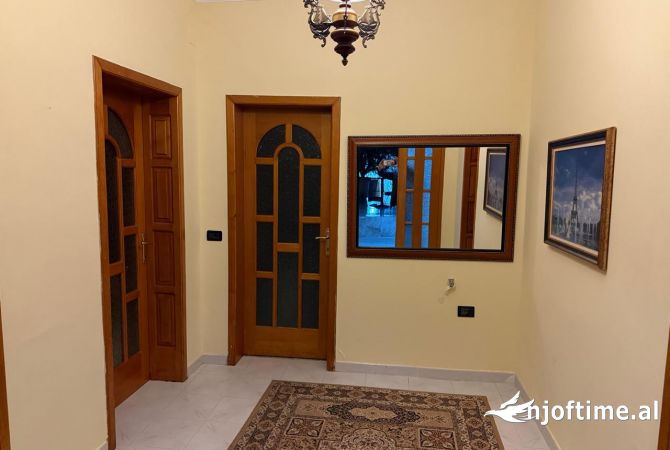 Shtepi me qera Apartament ne Tirane, 2+1, Mobilimi E mobiluar, Pagesa 500  Euro.