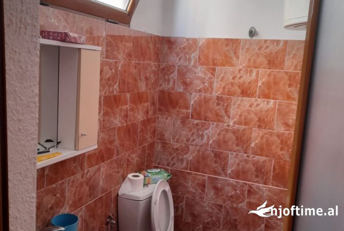 Shtepi me qera Apartament ne Tirane, 1+1, Mobilimi E mobiluar, Pagesa 320  Euro.