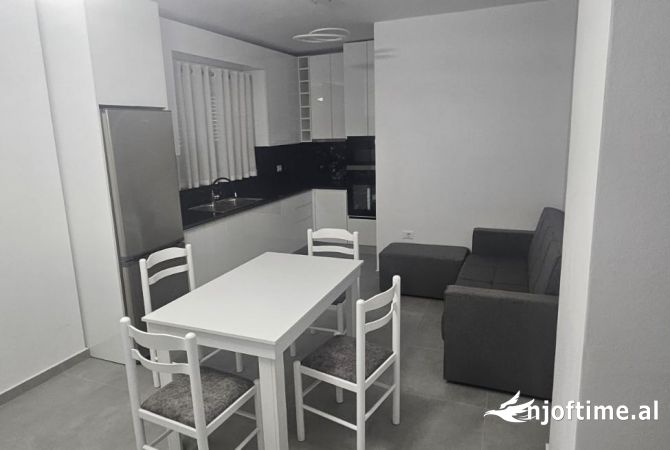 Shtepi me qera 2+1 ne Tirane - 450 Euro