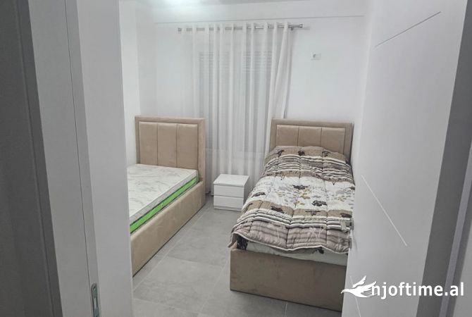 Shtepi me qera Apartament ne Tirane, 2+1, Mobilimi E mobiluar, Pagesa 450  Euro.