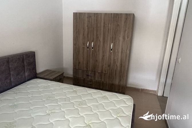 Shtepi me qera Apartament ne Tirane, 1+1, Mobilimi E mobiluar, Pagesa 350  Euro.