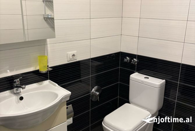 Shtepi me qera Apartament ne Tirane, 2+1, Mobilimi E mobiluar, Pagesa 400  Euro.