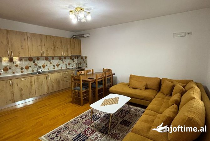 Shtepi me qera 2+1 ne Tirane - 400 Euro