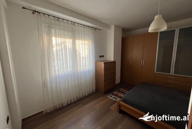 Shtepi me qera Apartament ne Tirane, 2+1, Mobilimi E mobiluar, Pagesa 600  Euro.