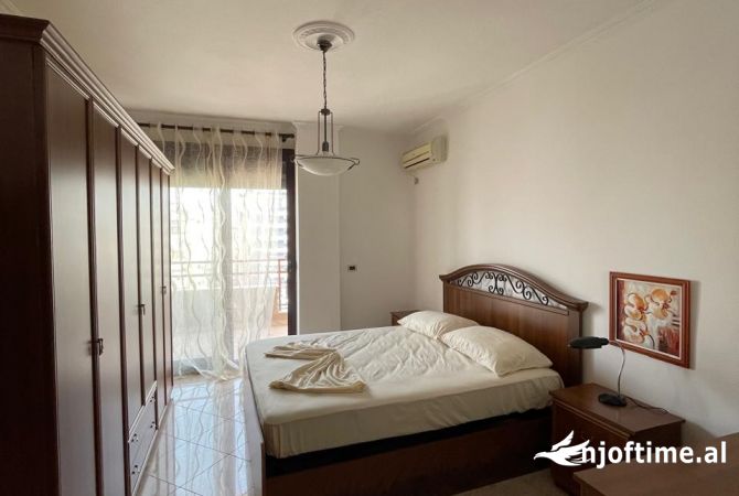 Shtepi me qera Apartament ne Tirane, 2+1, Mobilimi E mobiluar, Pagesa 800  Euro.