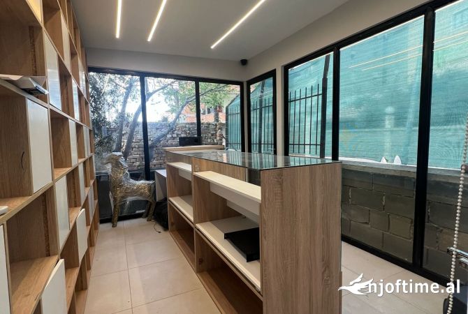 Ambient biznesi me qera 1+1 ne Tirane - 300 Euro
