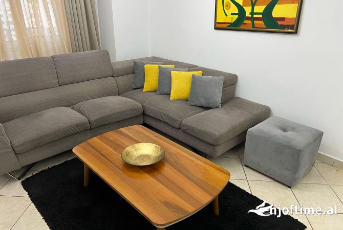 Shtepi me qera Apartament ne Tirane, 2+1, Mobilimi E mobiluar, Pagesa 650  Euro.