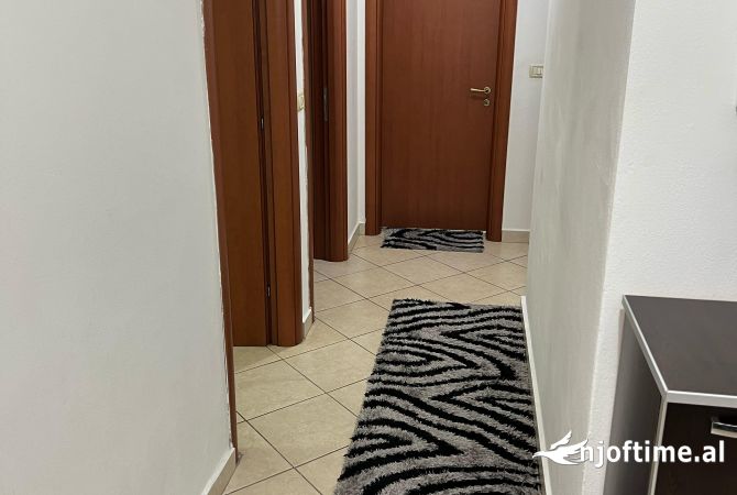 Shtepi me qera Apartament ne Tirane, 2+1, Mobilimi E mobiluar, Pagesa 650  Euro.