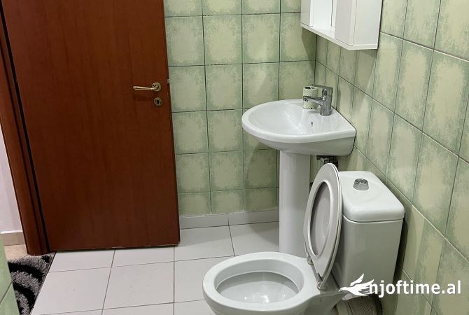 Shtepi me qera Apartament ne Tirane, 2+1, Mobilimi E mobiluar, Pagesa 650  Euro.