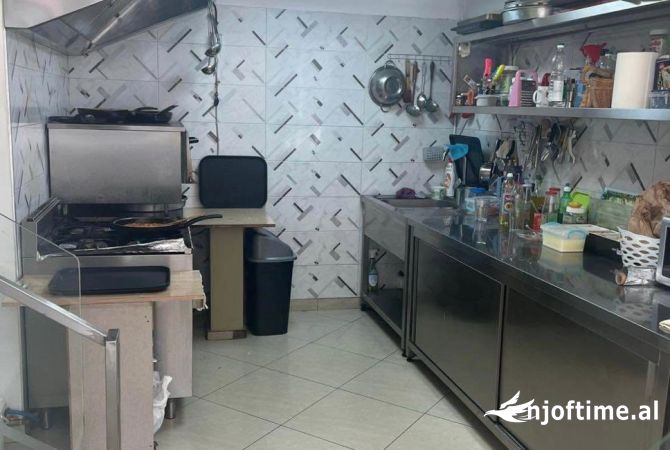 Ambiente Commerciale in Vendita 2+1 a Tirana - 15,000 Euro