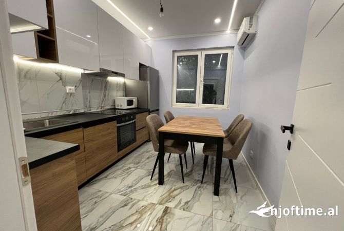 Shtepi me qera 3+1 ne Tirane - 1,000 Euro