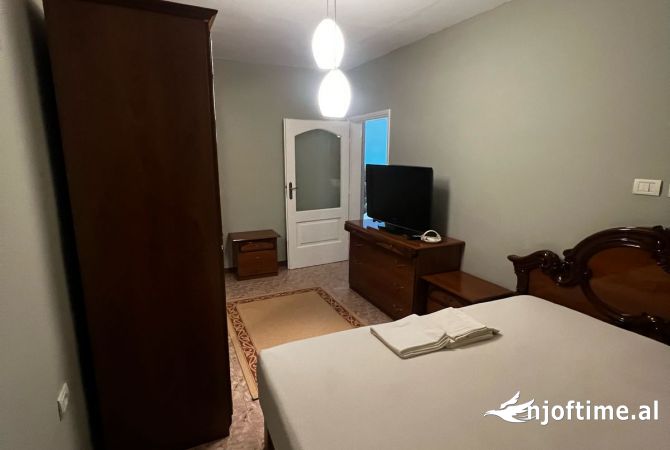 Shtepi me qera Apartament ne Tirane, 2+1, Mobilimi E mobiluar, Pagesa 750  Euro.