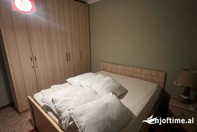 Shtepi me qera Apartament ne Tirane, 2+1, Mobilimi E mobiluar, Pagesa 750  Euro.