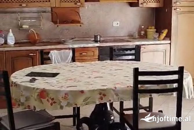 Shtepi me qera Apartament ne Tirane, 3+1, Mobilimi E mobiluar, Pagesa 400  Euro.