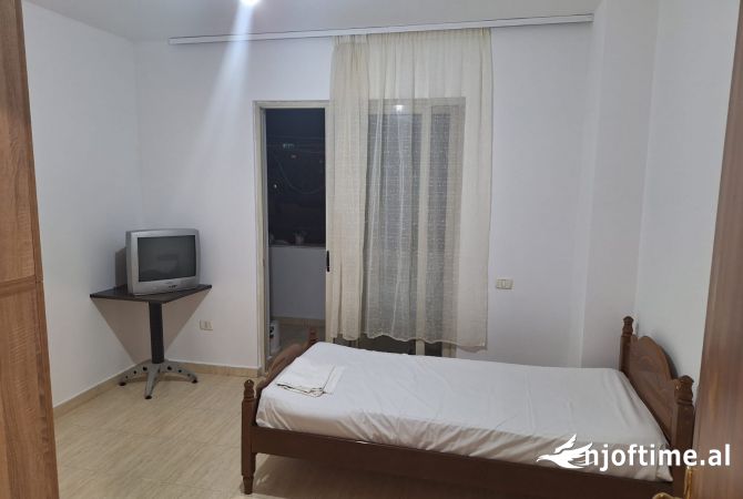 Shtepi me qera Apartament ne Tirane, 3+1, Mobilimi E mobiluar, Pagesa 500  Euro.
