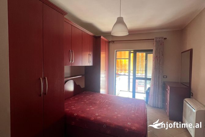 Shtepi ne shitje Apartament ne Tirane, 2+1, Mobilimi E mobiluar, Pagesa 130,000  Euro.