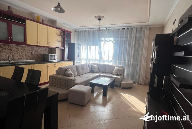 Shtepi ne shitje Apartament ne Tirane, 2+1, Mobilimi E mobiluar, Pagesa 130,000  Euro.