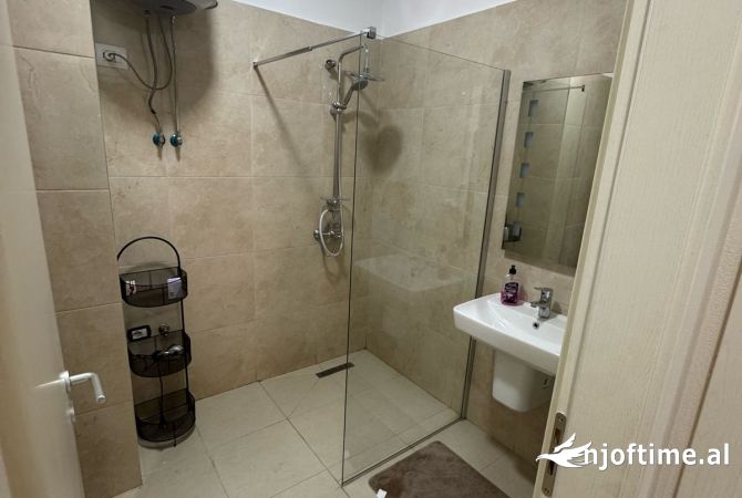 Shtepi me qera Apartament ne Tirane, 2+1, Mobilimi E mobiluar, Pagesa 700  Euro.