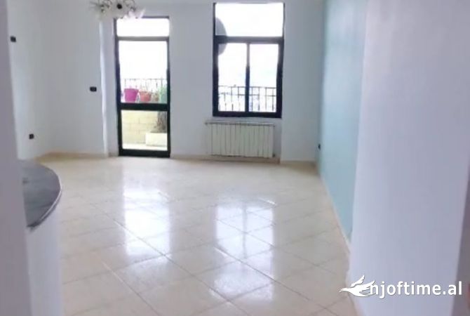 Shtepi me qera 2+1 ne Tirane - 800 Euro