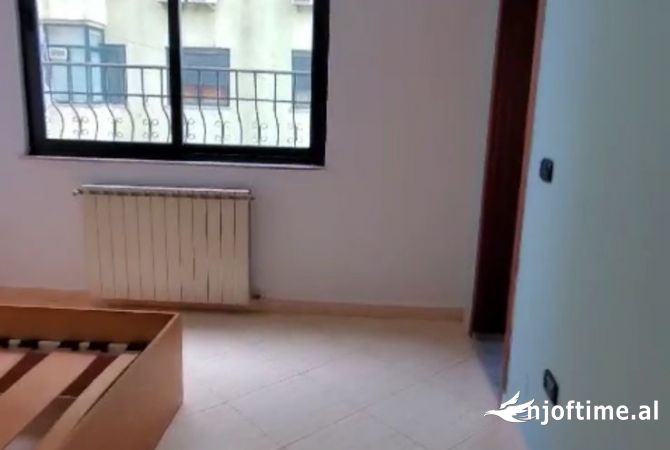 Shtepi me qera 2+1 ne Tirane - 800 Euro
