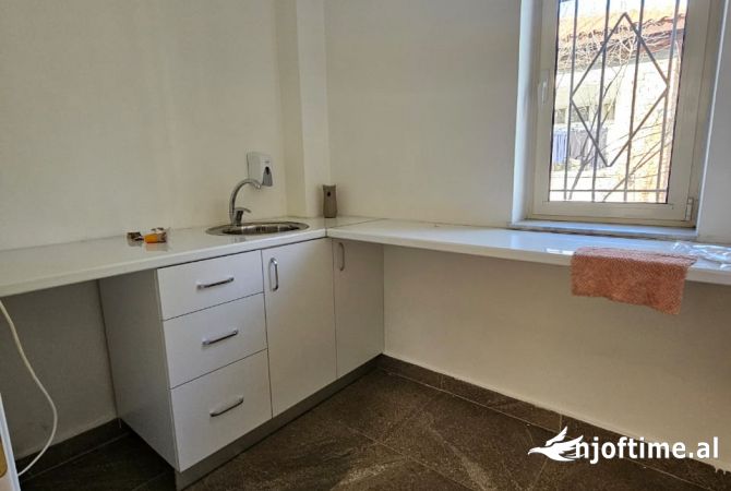 Shtepi me qera 3+1 ne Tirane - 1,500 Euro