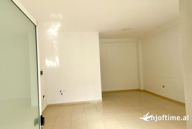 Business Property for Rent 1+1 in Tirana - 300 Euro