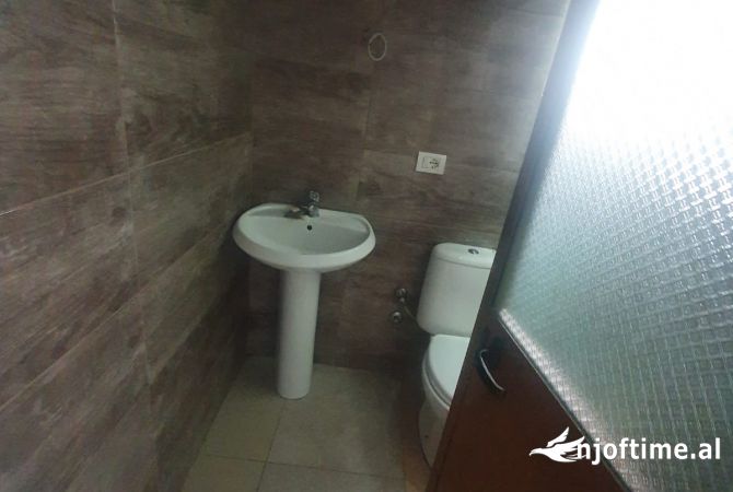 Shtepi me qera Apartament ne Tirane, 1+1, Mobilimi E mobiluar, Pagesa 350  Euro.