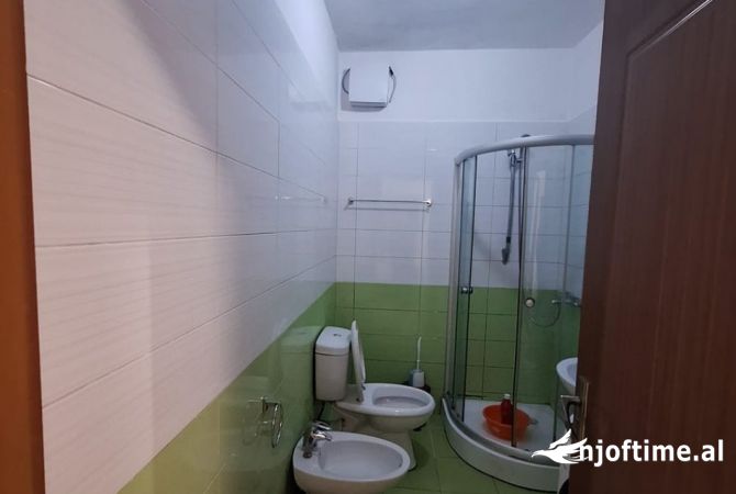 Shtepi me qera 2+1 ne Tirane - 400 Euro