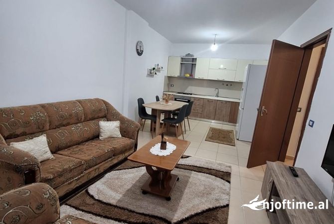 Shtepi me qera Apartament ne Tirane, 2+1, Mobilimi E mobiluar, Pagesa 400  Euro.
