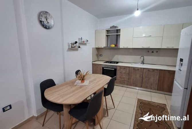 Shtepi me qera 2+1 ne Tirane - 400 Euro