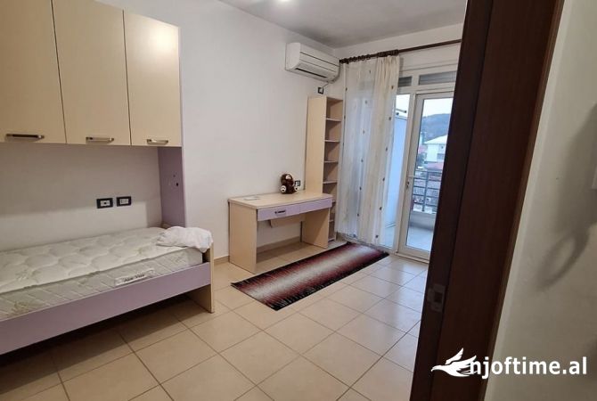 Shtepi me qera Apartament ne Tirane, 2+1, Mobilimi E mobiluar, Pagesa 400  Euro.