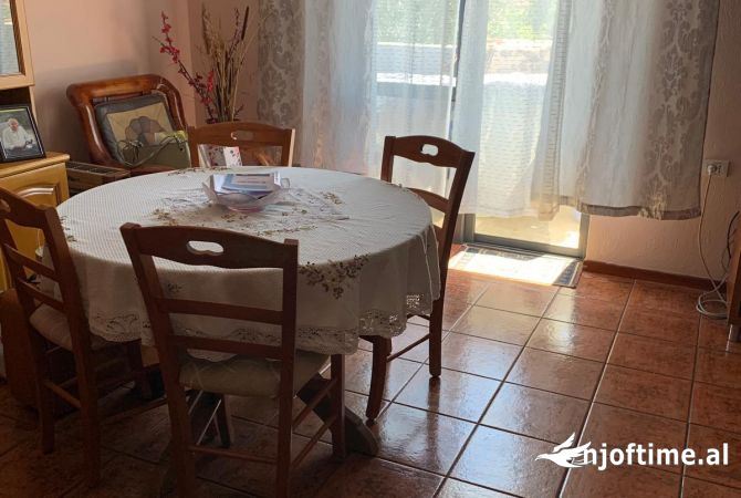 Shtepi me qera Apartament ne Tirane, 2+1, Mobilimi E mobiluar, Pagesa 450  Euro.