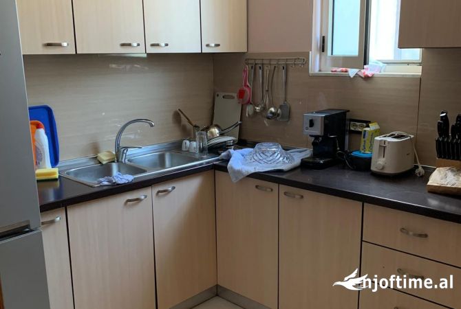 Shtepi me qera Apartament ne Tirane, 2+1, Mobilimi E mobiluar, Pagesa 450  Euro.