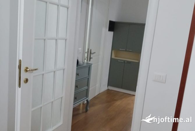 Shtepi me qera Apartament ne Tirane, 1+1, Mobilimi E mobiluar, Pagesa 400  Euro.