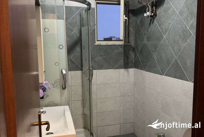 Shtepi me qera Apartament ne Tirane, 2+1, Mobilimi E mobiluar, Pagesa 550  Euro.