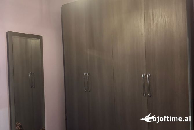 Shtepi me qera Apartament ne Tirane, 2+1, Mobilimi E mobiluar, Pagesa 550  Euro.