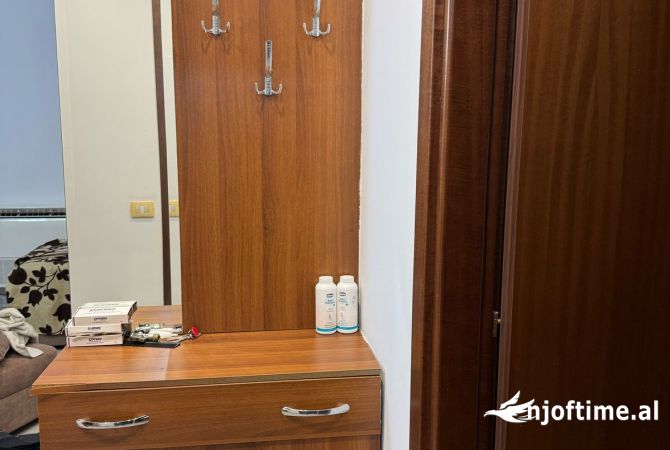 Shtepi me qera Apartament ne Tirane, 2+1, Mobilimi E mobiluar, Pagesa 550  Euro.