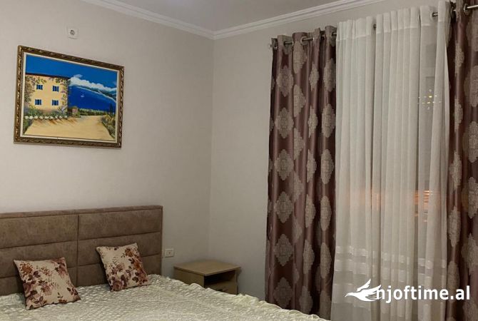 Shtepi me qera Apartament ne Tirane, 1+1, Mobilimi E mobiluar, Pagesa 400  Euro.